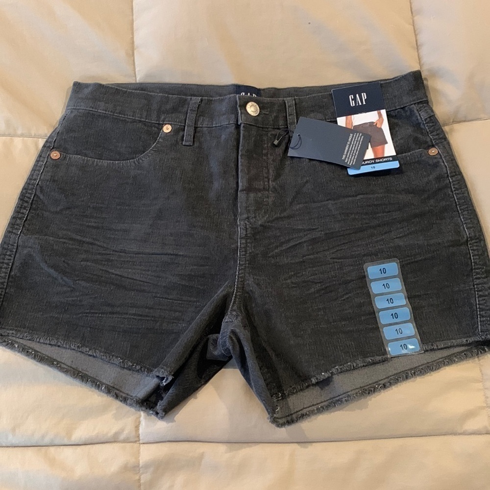 NWT High Rise Gap Gray Corduroy Shorts. Size 10.